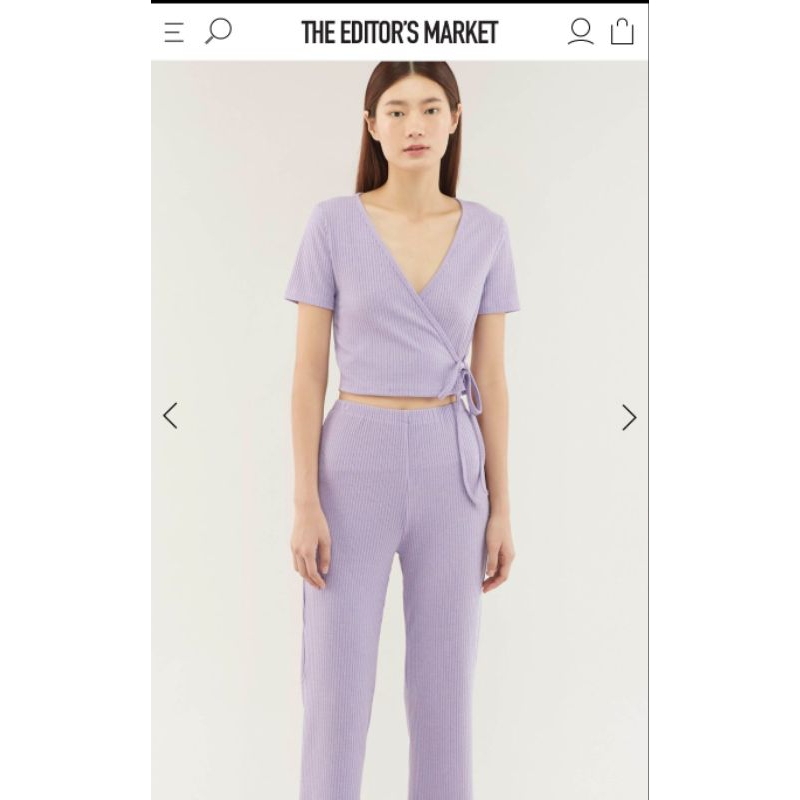 เสื้อแขนสั้นคอวี ผูกปลาย The Editor's Market