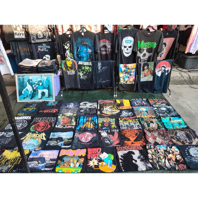 เสื้อมือสอง วินเทจUSA เสื้อยืด  สภาพดี เลือกไซส์ได้ คละลาย ราคาต่อตัว 12 บาท ซื้อ 10 มีแถม