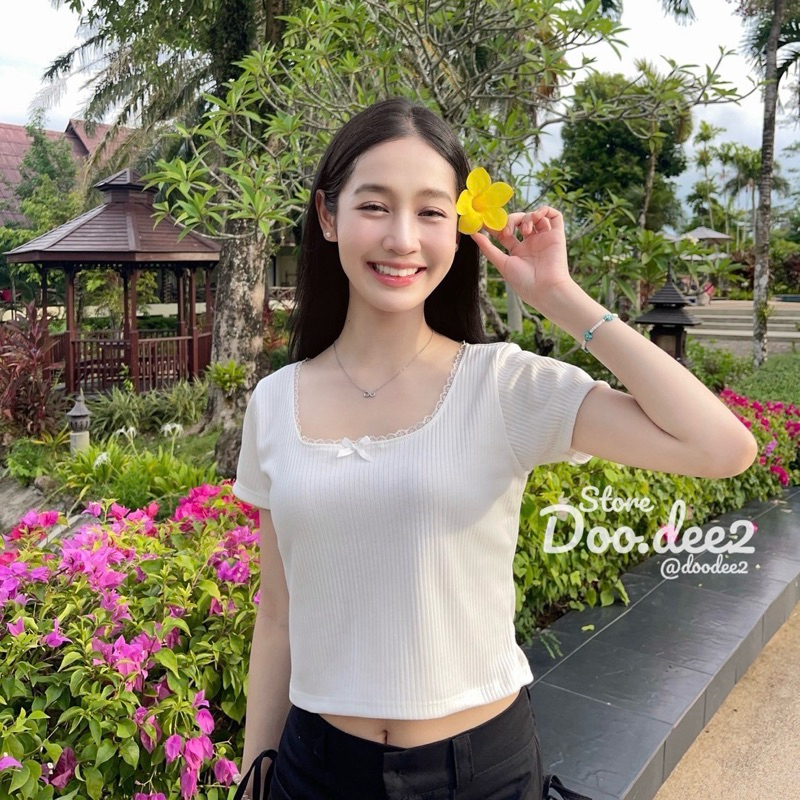 ♦️DOODEE2♦️เสื้อคอเหลี่ยมติดลูกไม้รอบคอ ผ้าร่องใหญ่