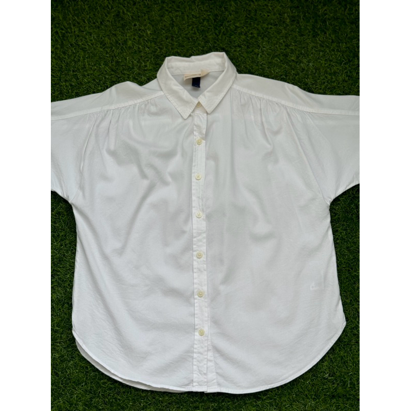 Universal Thread size XS เสื้อคอปกสีขาว Neutral tone อก42“ยาว23”