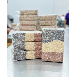 ข้าวกล้องสามสีเรียงชั้นแพคสูญญากาศ1กิโลกรัม ตราทรัพย์ธนา