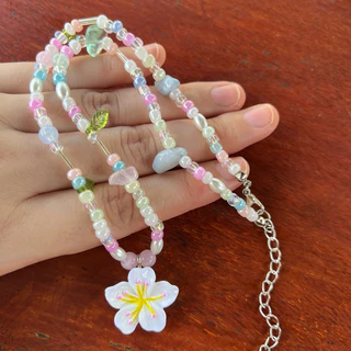 (พร้อมส่ง) M สร้อยคอลูกปัด จี้ดอกชบา 🌸 handmade