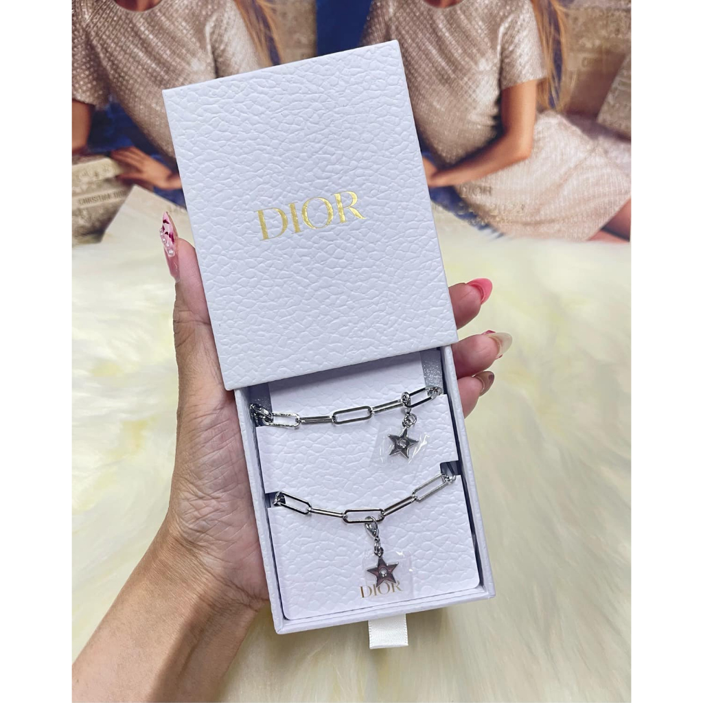 DIOR PHONE CHARM พร้อมจี้ 6 ชิ้น สร้อยข้อมือ The Petit CD