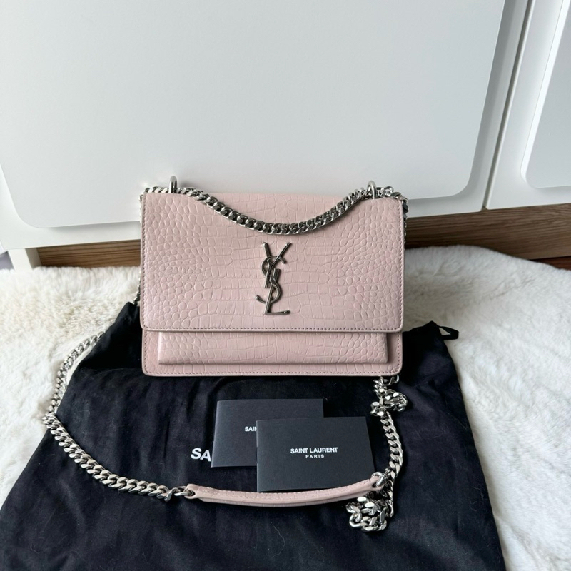 Very good con‼️ Ysl sunset croc woc ปี 2017 สีชมพูอ่อน สภาพดีค่า หนังทรงสวย ขอบมุมงาม ภายในสะอาด มีร