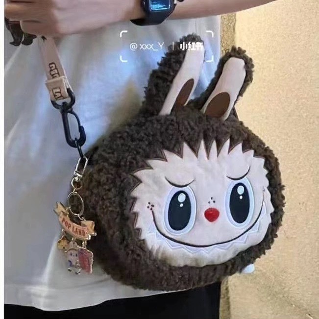 กระเป๋าลาบูบู้ Labubu พร้อมส่งจากไทยค่า กระเป๋าสะพายลาบูบู้ขนนุ่มๆสีน้ำตาล bubu1