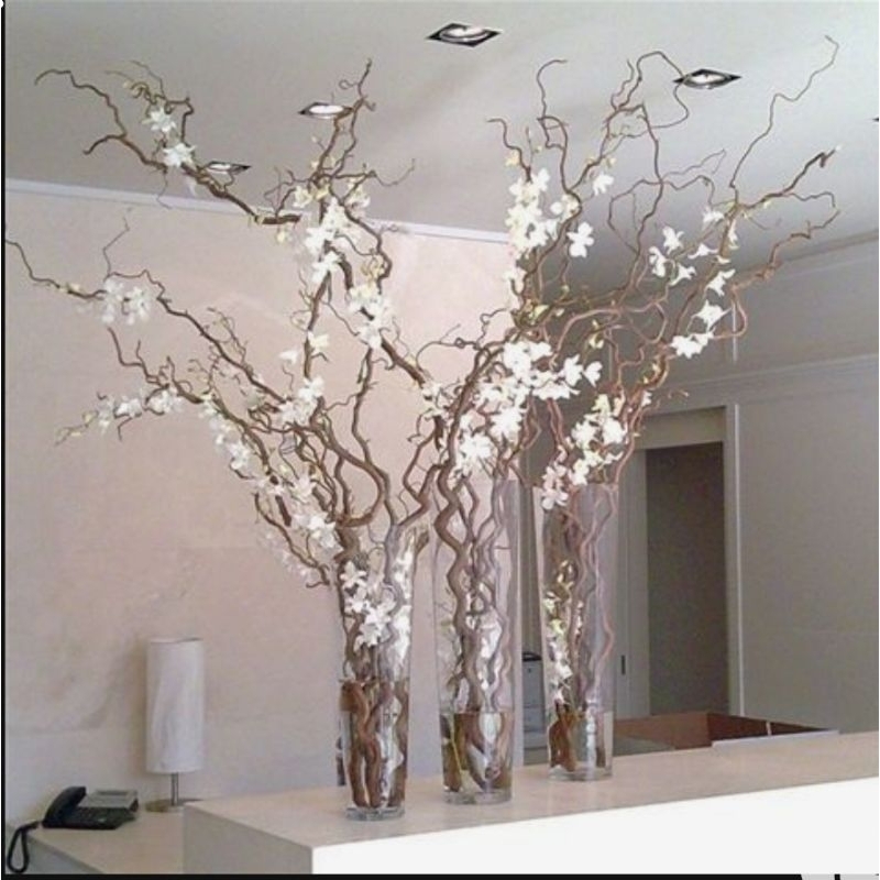 natural vines decorate white flowers