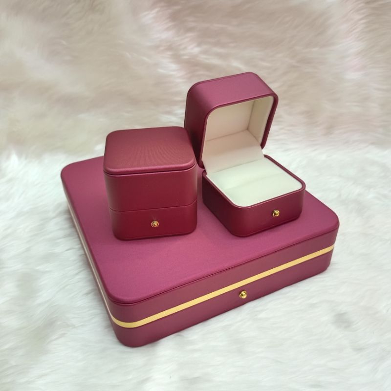 Set JW #3ชิ้น กล่องหนัง พรีเมี่ยม สีแดงในครีม กล่องสินสอด งานแต่งงาน งานหมั้น