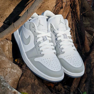 (สินค้าพร้อมส่ง) NIKE AIR JORDAN 1 LOW WHITE WOLF GREY