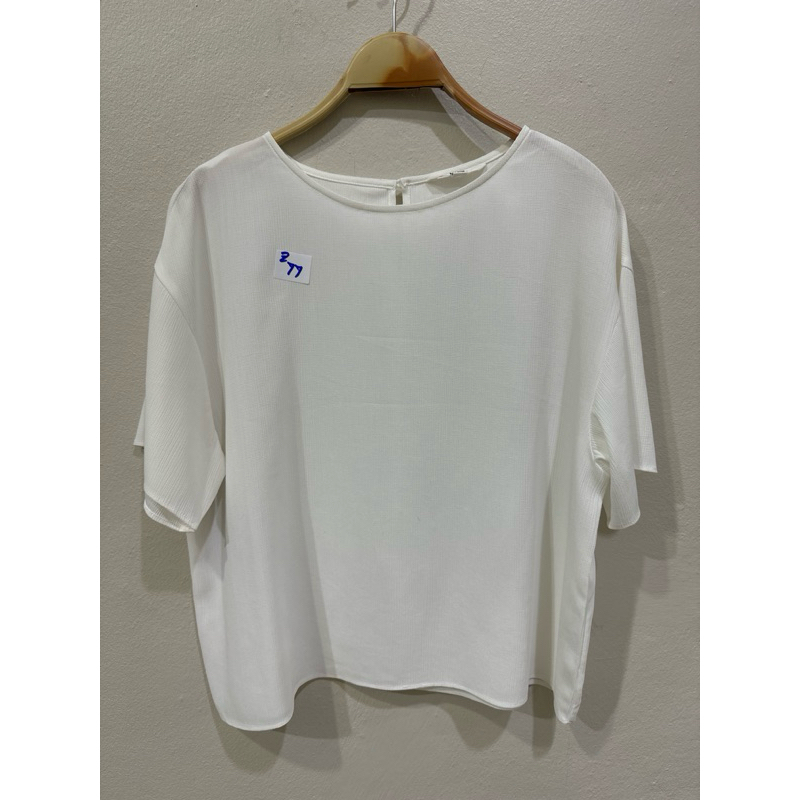 Z77. เสื้อแบนด์uniqlo m