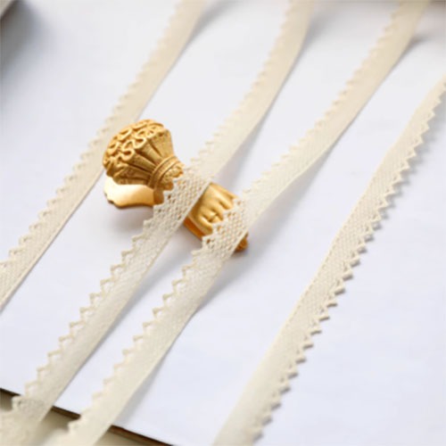 ผ้าลูกไม้สีเบจ ผ้าลูกไม้สำหรับตกแต่ง ขนาด 1 ซม. ราคา/หลา