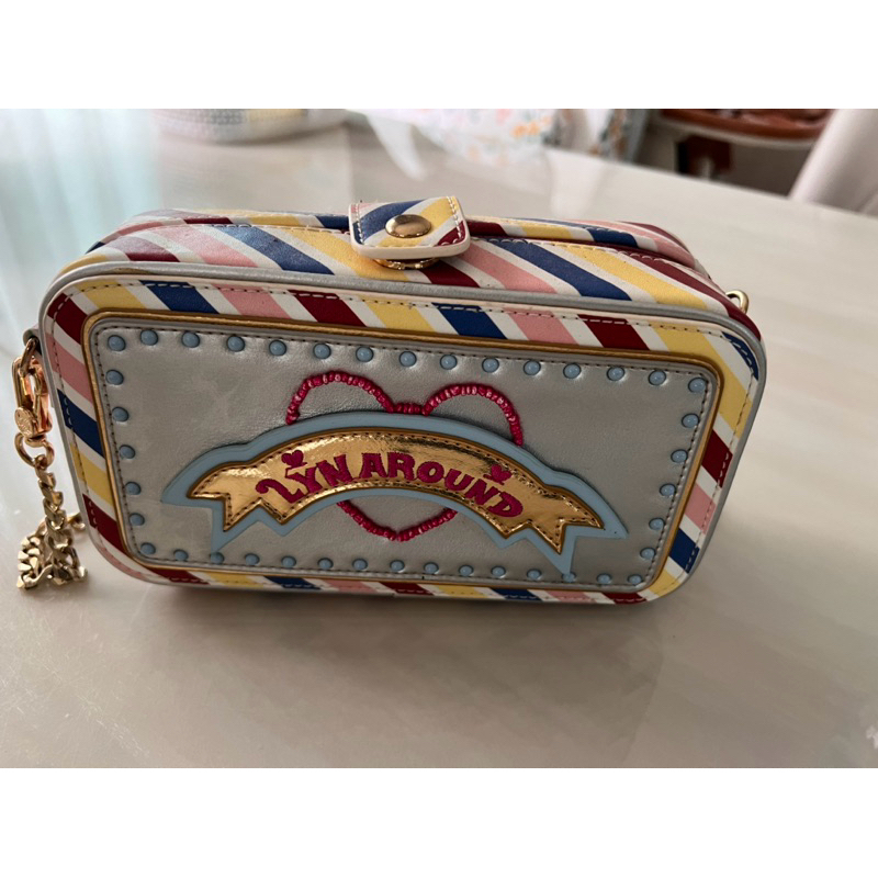 กระเป๋าสะพายข้างLynaround