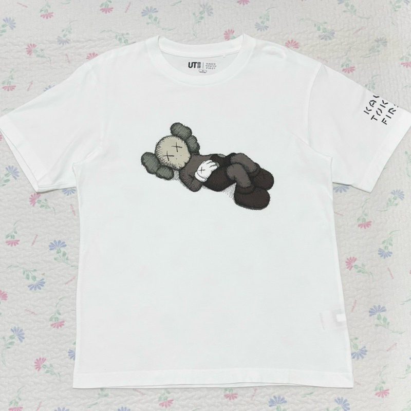 เสื้อยืด Uniqlo UT Kaws