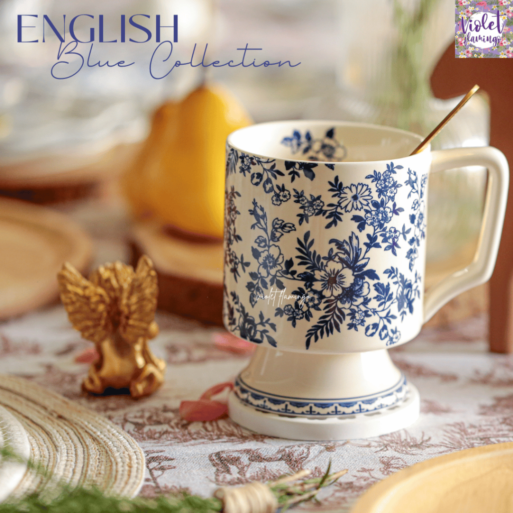 Violet Flamingo แก้วมัคลายดอกไม้สีน้ำเงิน Floral English Blue Mug แก้วกาแฟสีขาวครีมไข่ไก่สไตล์อังกฤษ ขนาดสูง 12 cm.