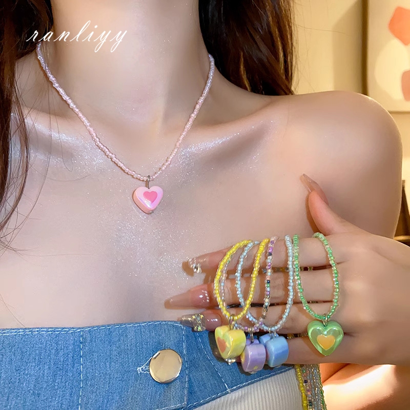 ส่งเร็ว🌼สร้อยคอลูกปัดสีแคนดี้จี้หัวใจY2Kสไตล์เกาหลีแฟชั่นโซ่ไหปลาร้าหวานเครื่องประดับสำหรับผู้หญิงของขวัญ-Ranliyy