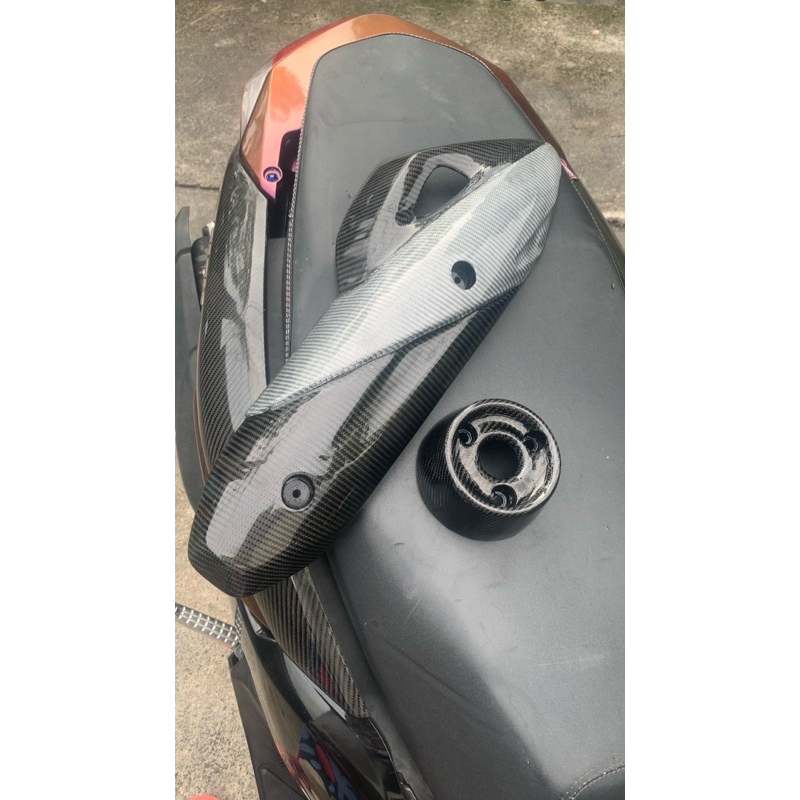 ครอบท่อ pcx คาร์บอนแท้ หุ้มสลับ2สี ผ้าลาย2ขาวและดำ pcx2018-2020 และฝาครอบท่อไอเสียคาร์บอนแท้