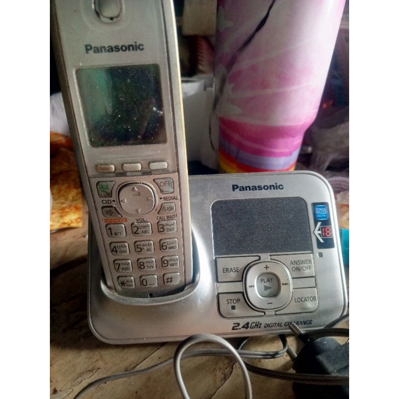 โทรศัพท์บ้านไร้สาย Panasonic KX-TG3721BX มีจอ LCD 1.8" รุ่นใหม่ ใช้ถ่านชาร์จ AAA มือ 2