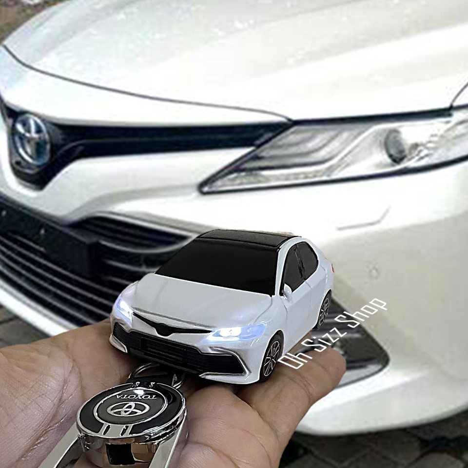 เคสรีโมทรถ Toyota Camry 2023 มีไฟหน้าและหลัง  แบบโมเดลรถ   (Car Shape)  วัสดุพลาสติกเบา ABS  พร้อมพวงกุญแจ