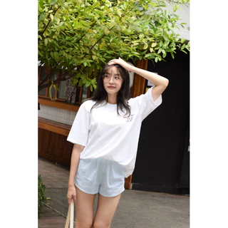 resign.studio - เสื้อ crop/oversize ลาย Love is the flower💐🌷