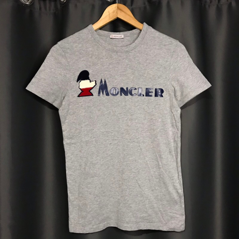 เสื้อยืด Moncler   .