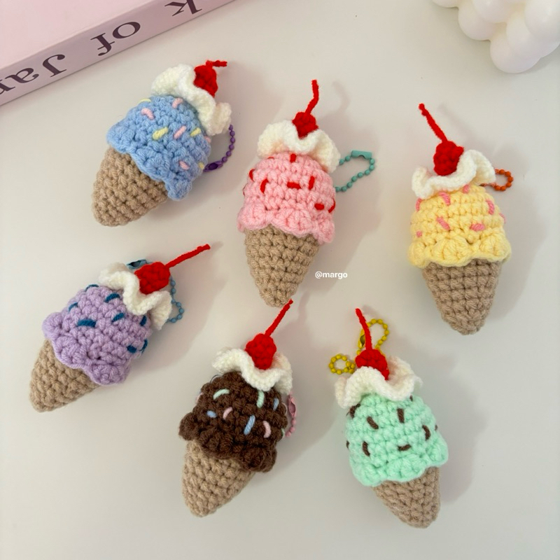 Ice cream keychain พวงกุญแจไอศกรีมไหมพรม