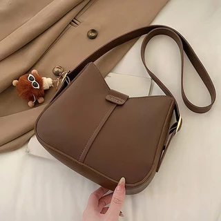 【รุ่นใหม่】กระเป๋าสะพายข้าง งานดีมาก ใส่ของได้เยอะ มีชิป สไตล์เกาหลี มีตัวห้อย ส่งที่ไทย