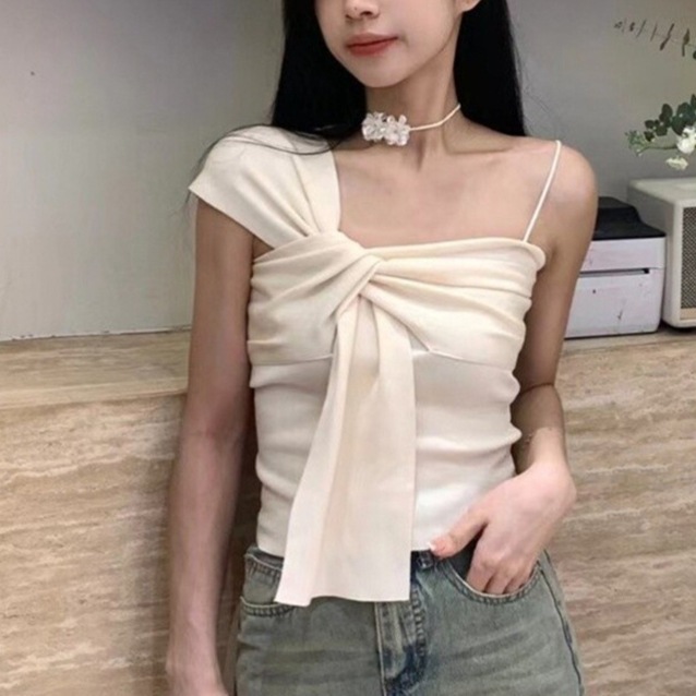 Gakki เสื้อแขนกุดเบี่ยงไหล่ ดีไซน์ไขว้หน้าอกผู้หญิง เสื้อไหมพรมถักผู้หญิง สาวเซ็กซี่สุดฮอต พร้อมส่ง Q648#