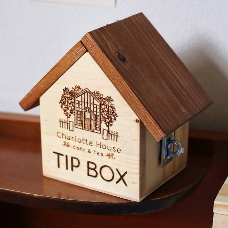 Tip Box ทรงบ้าน หลังคาสีย้อมเข้ม กระปุกออมสิน