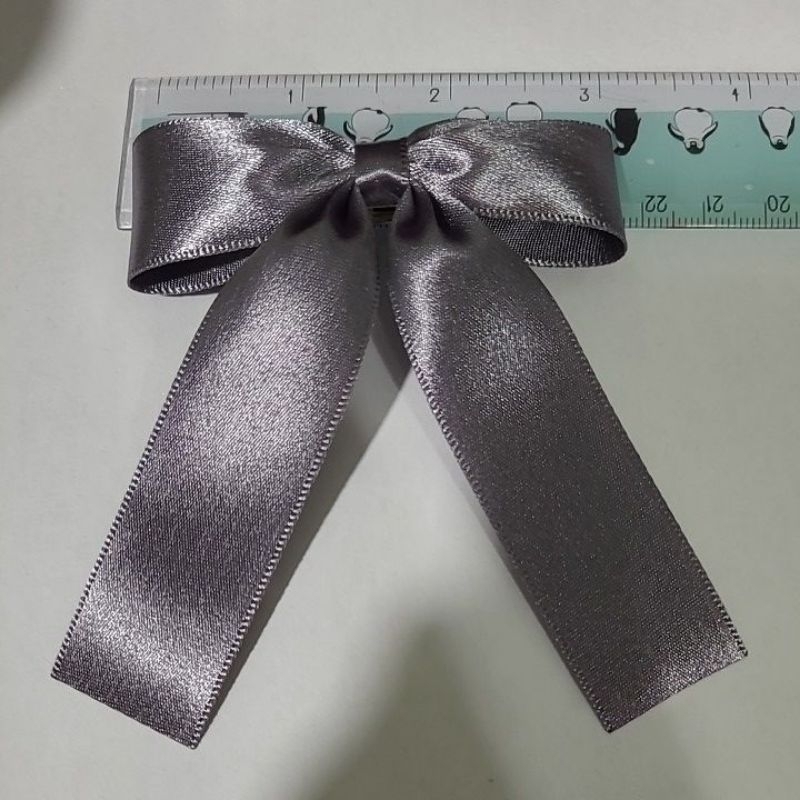 โบว์นักเรียนผ้าต่วนสีเทาเกาหลี ขนาด 1 นิ้ว ขายเป็นคู่ - รูปที่ 4