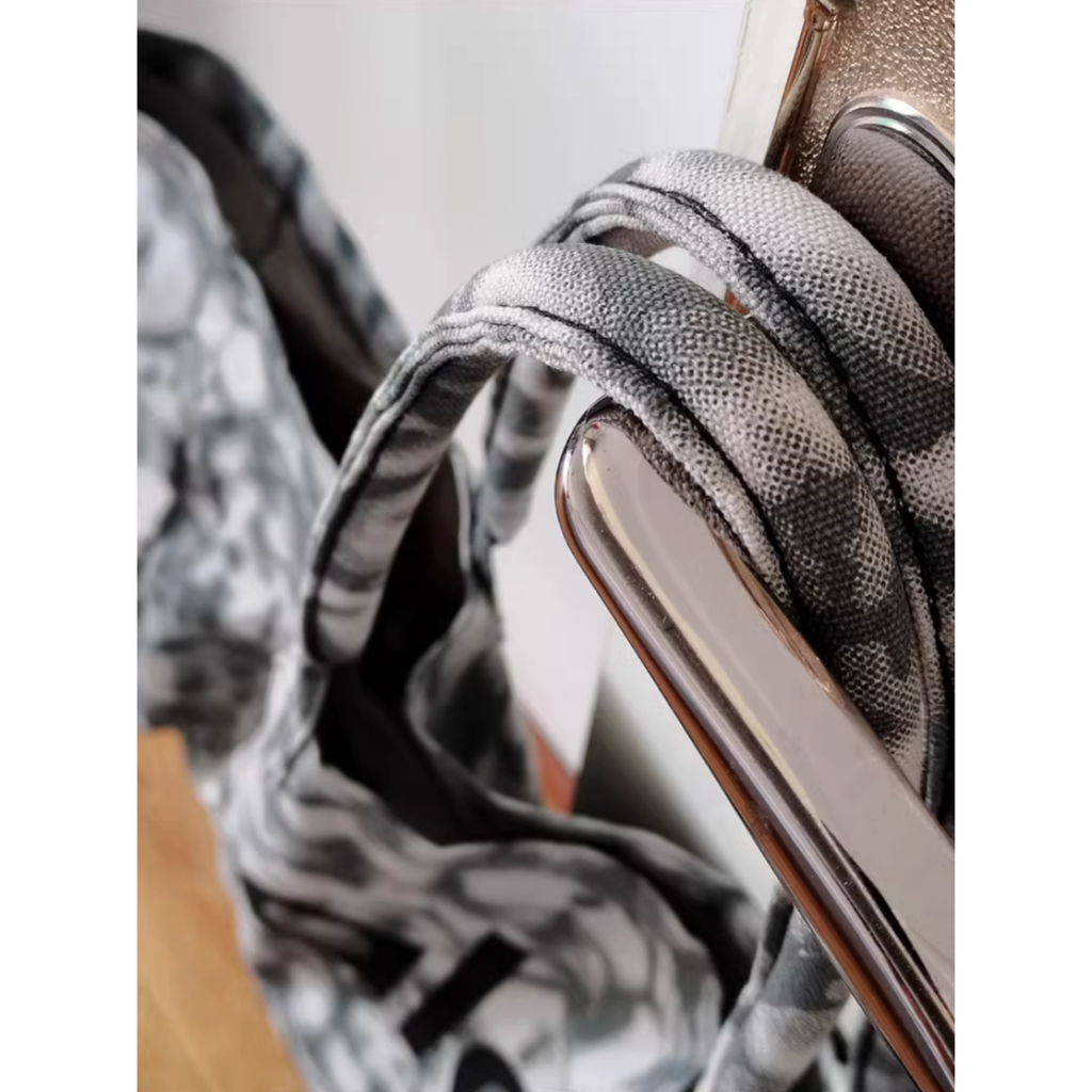 พร้อมส่ง ‼️Alo YOGA แท้ กระเป๋าโยคะ กระเป๋าสะพายไหล่ กระเป๋าผ้าใบผู้ชายและผู้หญิง ความจุขนาดใหญ่กระเป๋าช้อปปิ้ง