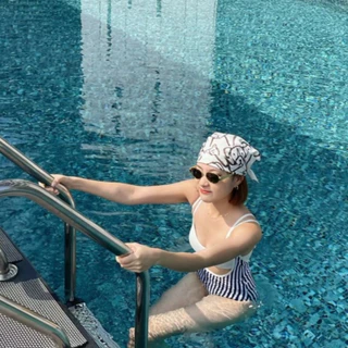 ไลฟ์สดลด50% ชุดว่ายน้ำ วันพีช two piece กัน ลายเส้นขาวดำอย่างมีสไตล์ สไตล์เซ็กซี่ swimsuit#0338