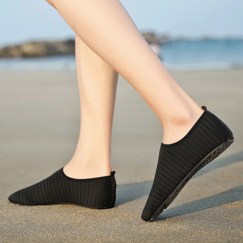 รองเท้าเดินชายหาด ใส่ได้ทั้งหญิงและชาย กันลื่น พื้นยาง เหมาะสำหรับการว่ายน้ำ/ล่องแพ/ดำน้ำ/ดำน้ำดูปะการังและกีฬาอื่นๆ