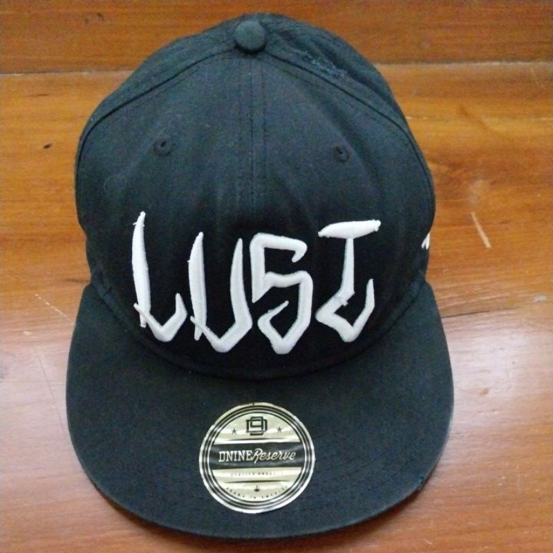 หมวกสแนปแบล็ก แนวสตรีท DNINE Reserve แท้ มือสอง สภาพดี ของพร้อมส่งครับ