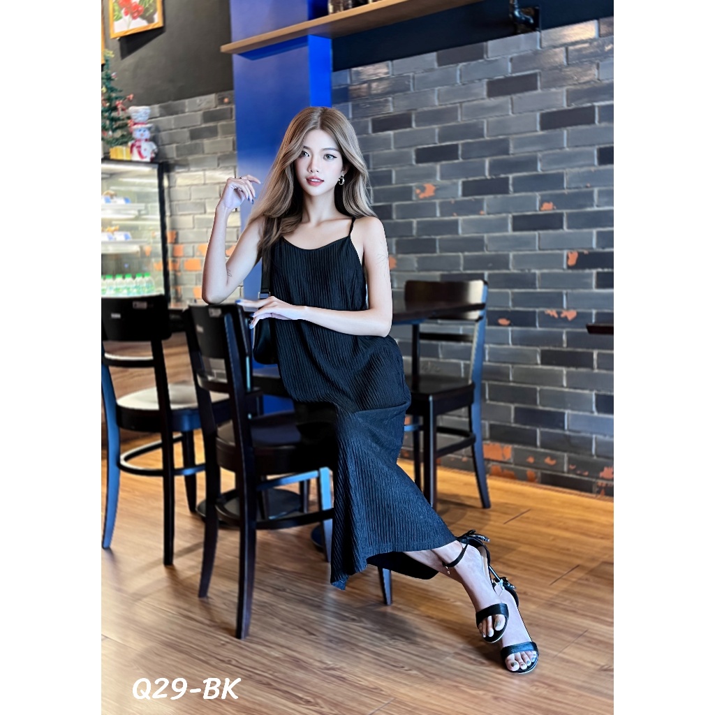เดรสผ้าไหมคอวี/คอเหลี่ยม เดรสไปทะเล เซ็กซี่ สายเดี่ยวไหล่ปรับได้ แขนกุด เนื้อนุ่ม ใส่สบาย เวอร์ชั่นเกาหลี Q29