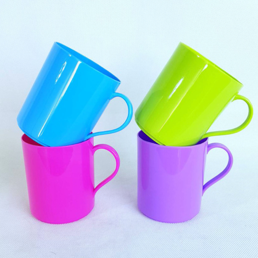 แก้วพลาสติกมีหูจับ 15oz ราคาต่อ 1ใบ (คละสี) Greenware GW-908 ขนาด 8x11x9.5cm. แก้วน้ำดื่มสีหวาน แก้วน้ำเด็กสีสดใส