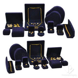 จัดเต็มกล่องกำมะหยี่ใส่เครื่องประดับชุดสีกรม มีทรงสี่เหลี่ยม…