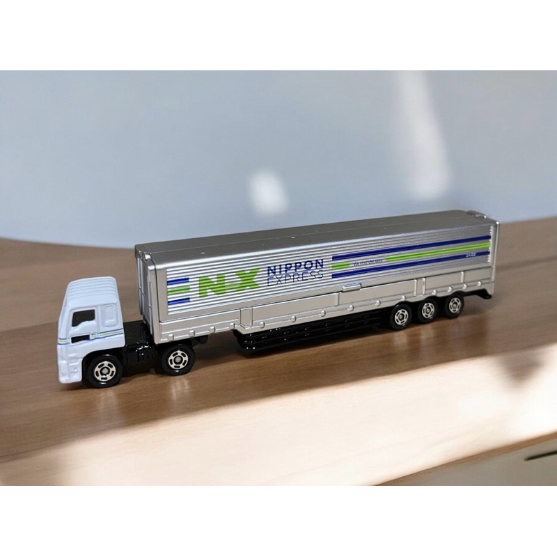Tomica รถพ่วง Nippon Express