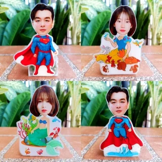 สแตนดี้อะคริลิคหัวดุ๊กดิ๊ก แบบเคลือบบัตร ป้ายสแตนดี้หัวดุ๊กดิ๊ก เคลือบบัตร หน้ารถ ชุดที่ 1 (เปลี่ยนรูป หรือ หัวได้ )