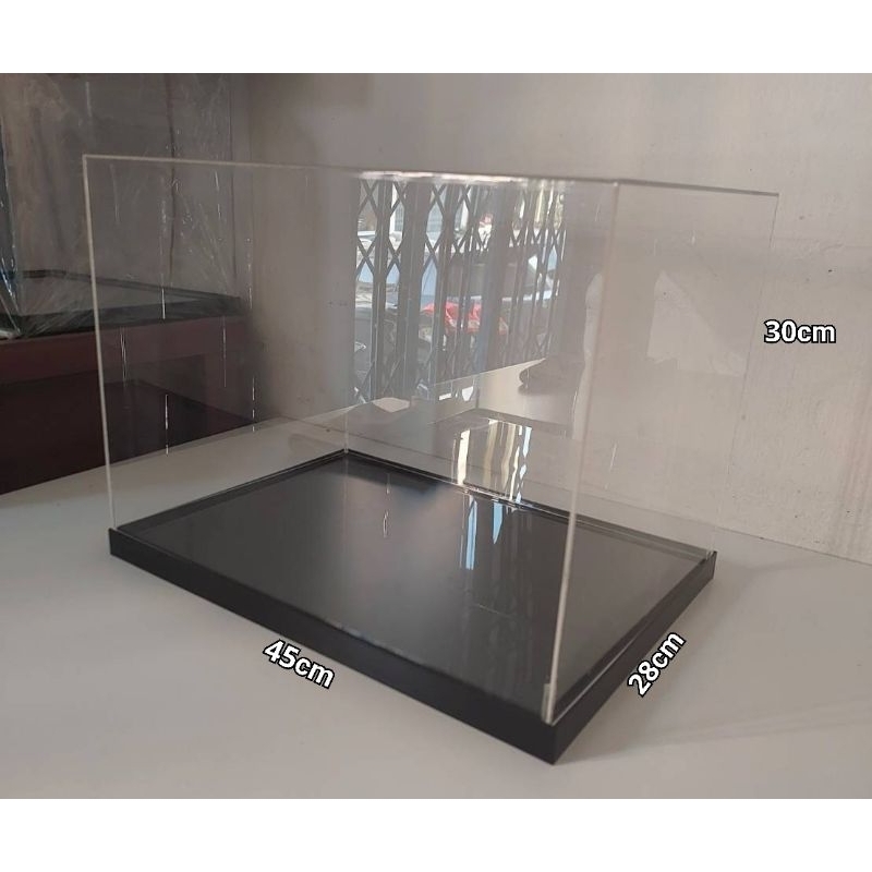 กล่องครอบโมเดล แบบใส ฐานดำขนาด45cm×28cm×30cm (กว้าง×ลึก×สูง) หนา2mm