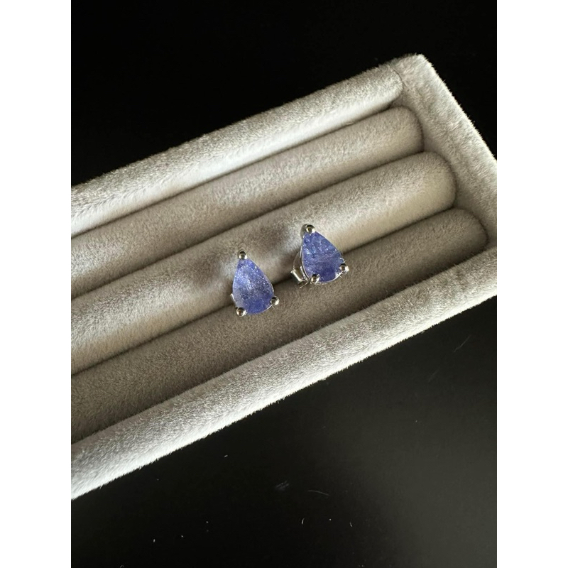 ต่างหูพลอยแทนซาไนท์ ( Tanzanite ) สีน้ำเงินอมม่วง (violet blue)เจียรนัยสวย ตัวเรือนเงิน 925 ชุบโรเดียม