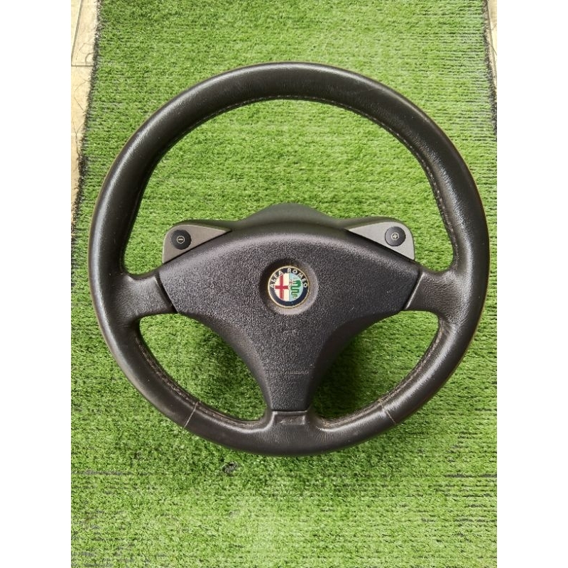พวงมาลัย Alfa Romeo.