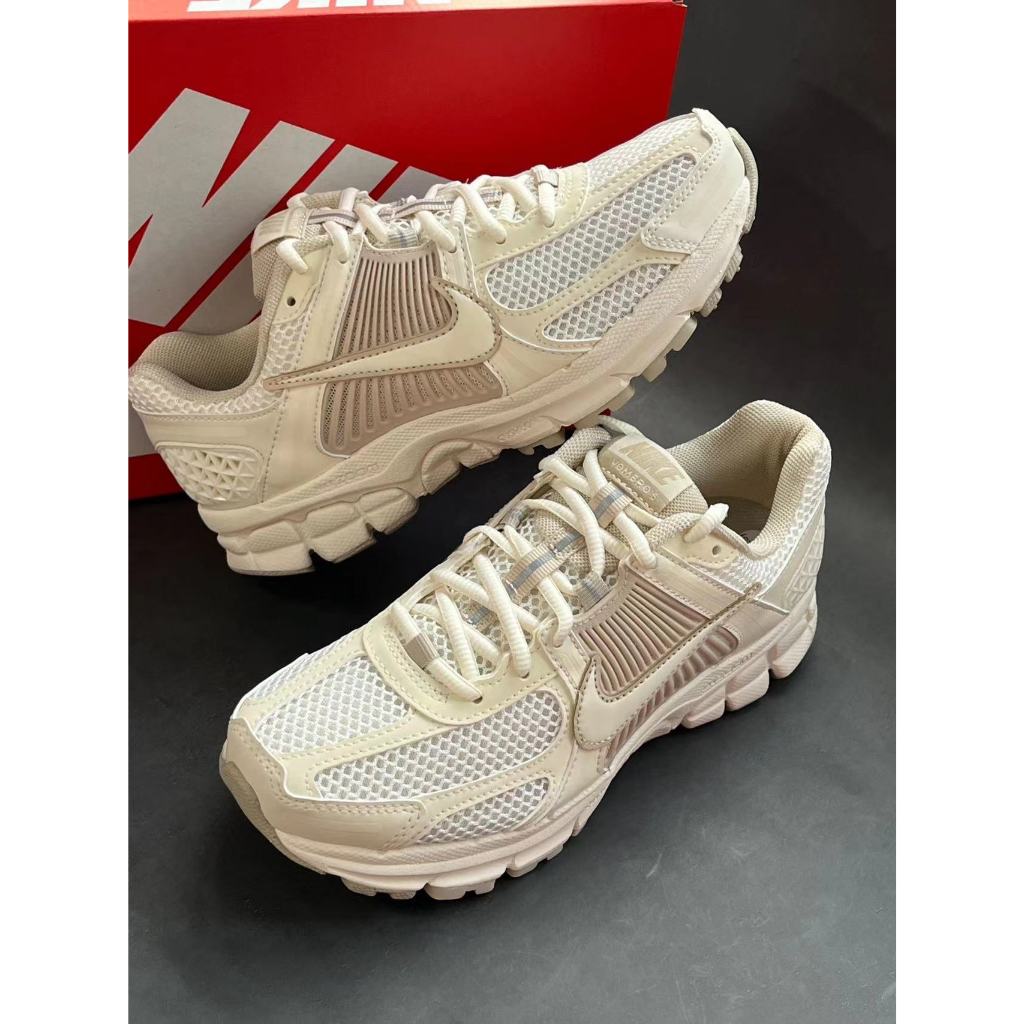 ❤ ของแท้100% รองเท้าผ้าใบ❤ NIKE AIR ZOOM VOMERO 5 FQ6868-111.FQ6868-181.FD0884-025.FD9919-001.FB8825-001 sneakers