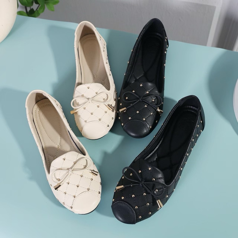 รุ่น Starry รองเท้าคัชชูผู้หญิงใส่ทำงาน รองเท้าสีดำส้นแบนหนังนิ่มไม่กัด