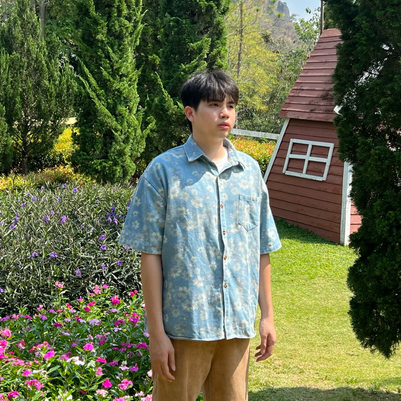 (พร้อมส่ง/มีโค้ดลด 100฿)  เสื้อเชิ้ตยีนส์ฟอกลายดอกไม้🌷
