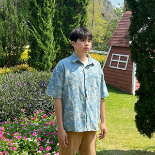 (พร้อมส่ง/ส่งด่วน)  เสื้อเชิ้ตยีนส์ฟอกลายดอกไม้🌷