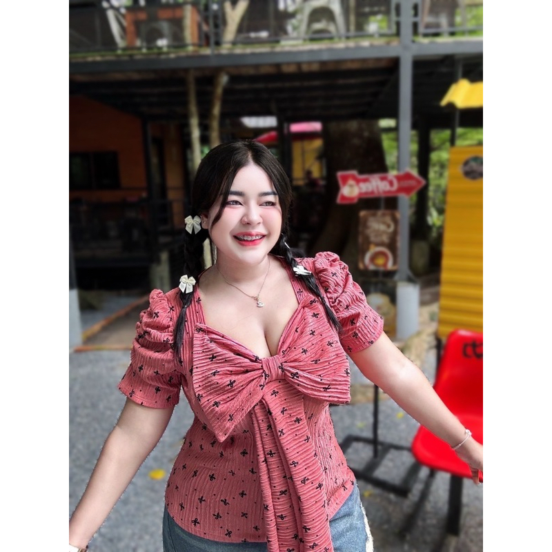 เสื้อสาวอวบต๋องแฟชั่น อก38-46 ยาว24 โบซืหน้าใหญ่สวยมาก แขนเจ้าหญิง **รุ่นโบว์ใหญ่ผ้าท๊อฟฟี่ลายโบว์**