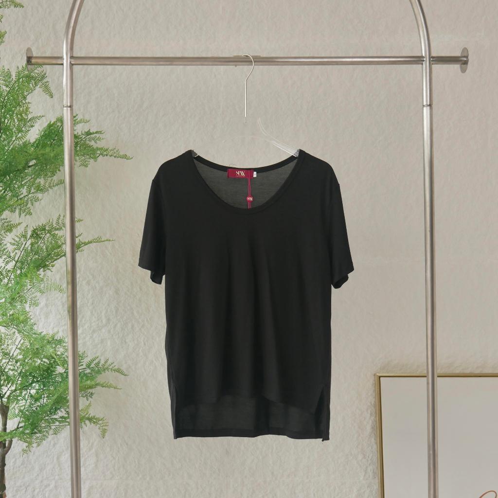 [5191079] เสื้อยืด คอตัวยู ดีเทลเว้าหลังสวยๆ