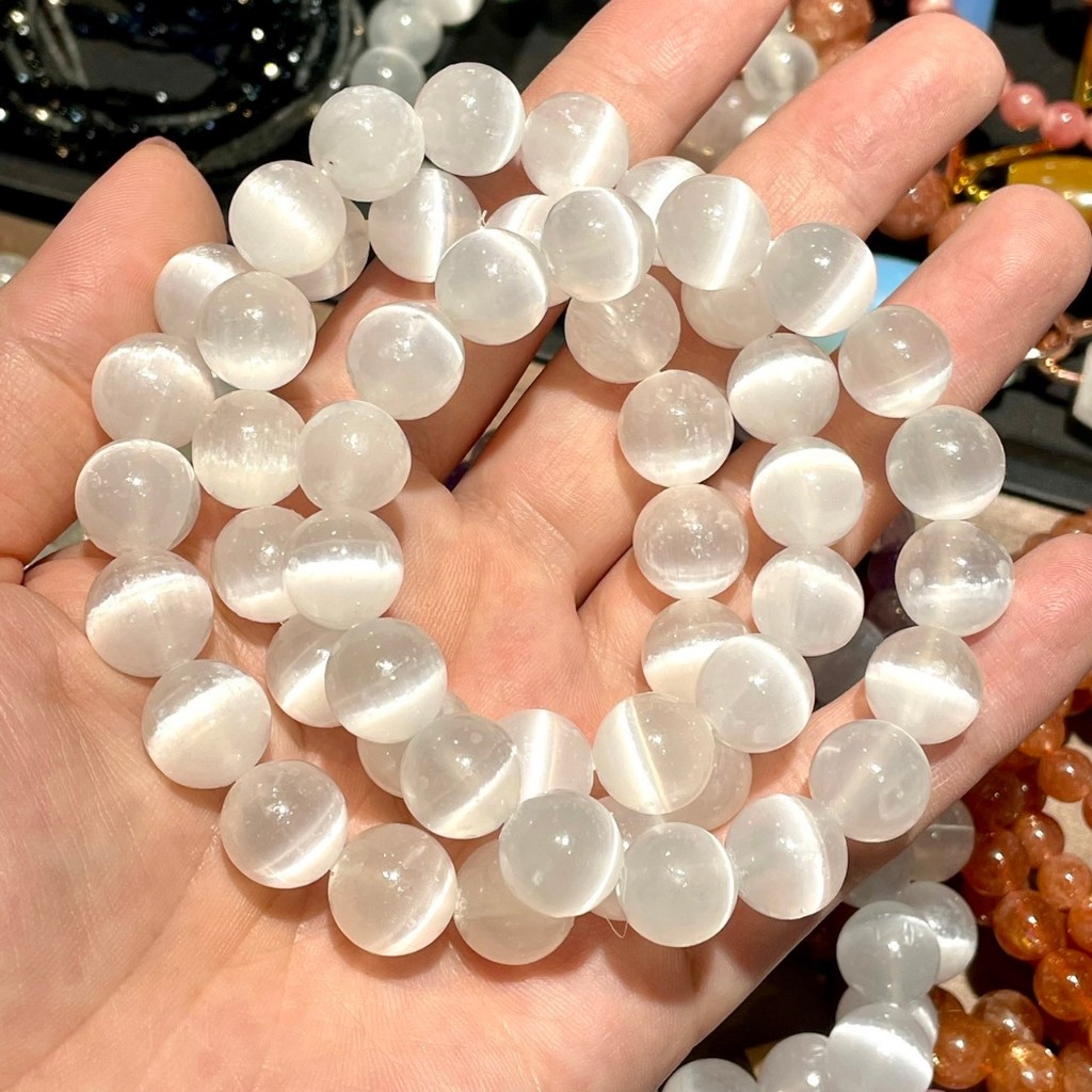 กำไลข้อมือ หินนำโชค เซเลไนท์ Selenite ทรงกลม เส้นยาว (เกรด A) *เล่นแสงสวยมาก*