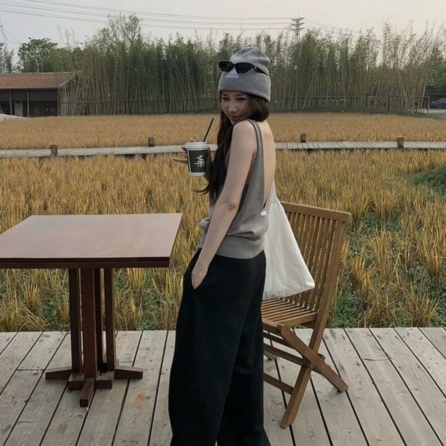 [W0217] เสื้อกล้ามไหมพรมเว้าหลังติดป้ายอักษร สายเดี่ยว ผ้าไม่หนาบางๆ ใส่สบาย ได้ลุคเซ็กซี่ แมทช์ง่าย - รูปที่ 2