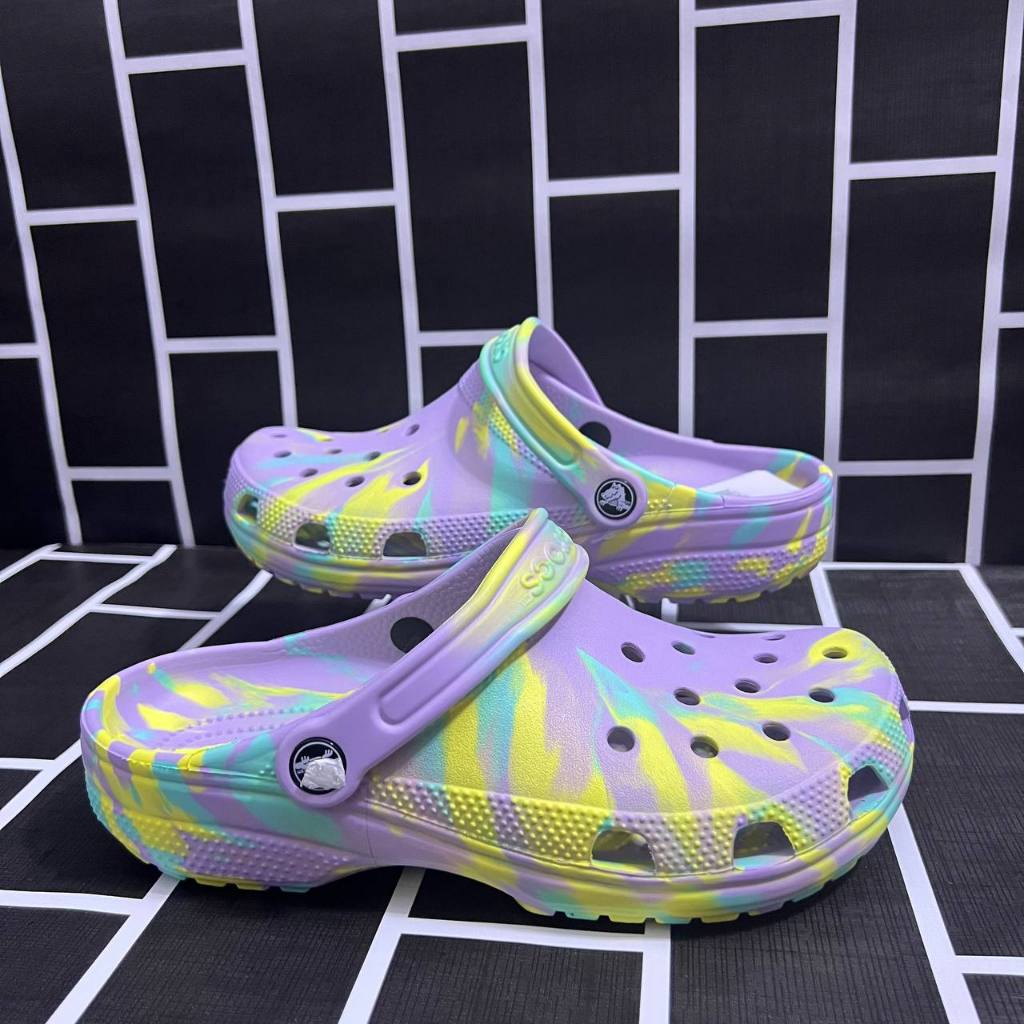 Buy 1 get 2 Jibbitzs free รองเท้า Classic Crocs Clog หิ้วนอก ถูกกว่าshop✨(สินค้าพร้อมจัดส่งจากไทย)✨