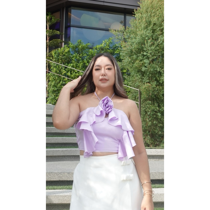 Lavender top เสื้อคล้องคอ ดีเทลดอกไม้มีระบายๆ